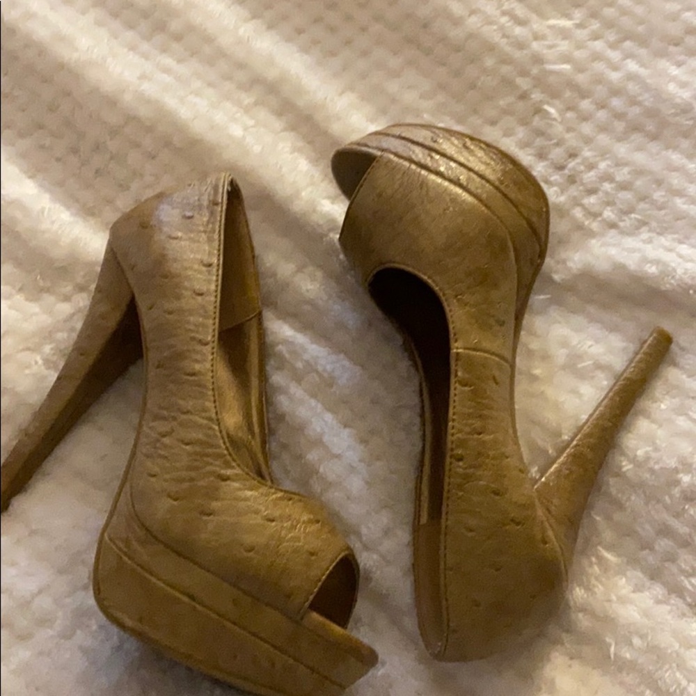 Shoes - Picture 2 of 4